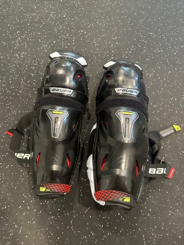 Intermediate Bauer Vapor Hyperlite 13" Shin Pads (Used)