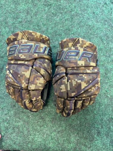 Camo Junior Bauer Vapor Series 1 Gloves 12" (Used)