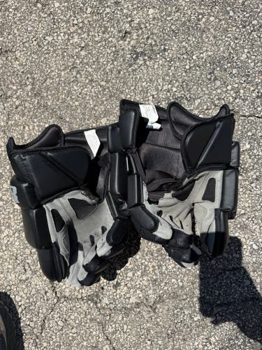 Warrior Burn Fatboy Goalie Gloves (Used)