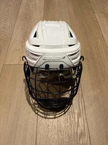 Medium Bauer Re-Akt 155 Helmet (Used)