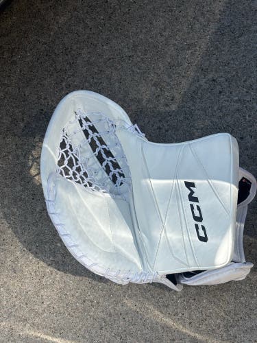 2022 CCM Axis 2 Full Right Catcher (New)