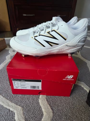 White Men's Size M 10.0 (W 11.0) Adult New Balance Low Top Metal (New)