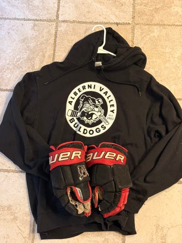 Alberni Valley Bulldogs BCHL Bundle – Team-Issued Hoodie Large + Bauer 14” Gloves | Black/Red | Used