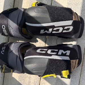 Junior Medium CCM Tacks AS 580 Elbow Pads (Used)