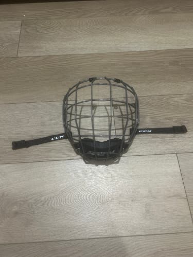 Medium CCM FM680 Full Cage (Used)