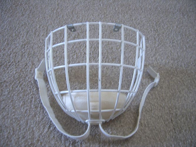 Excellent Condition Bauer FM500 White Hockey Full Face Helmet Cage Hasek Style