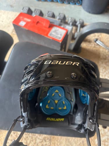 Medium Bauer Re-Akt 55 Helmet (Used)