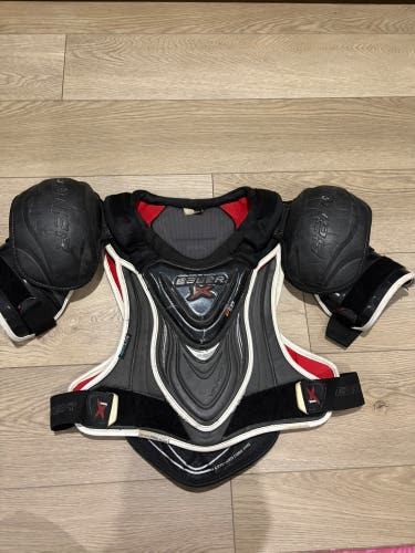 Men's Medium Junior Bauer Vapor 1X Shoulder Pads (Used)