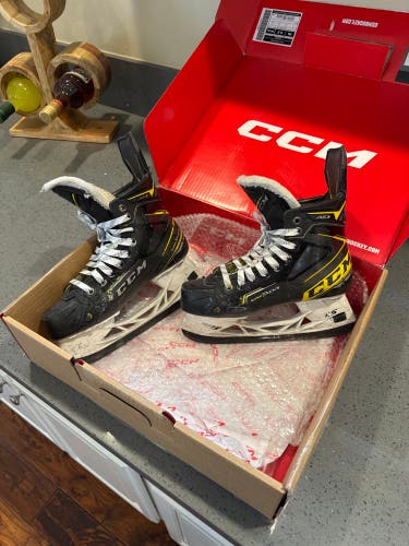 2020 CCM Super Tacks AS3 Hockey Skates Regular Width Size 5.5 (Used)