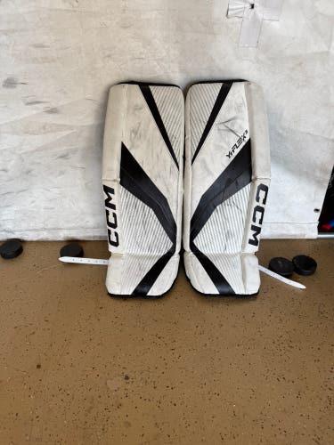 26" CCM YTFLEX 3 Goalie Leg Pads (Used)