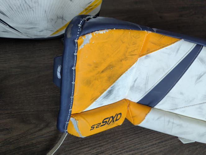 26" CCM Axis 2.5 Goalie Leg Pads (Used)
