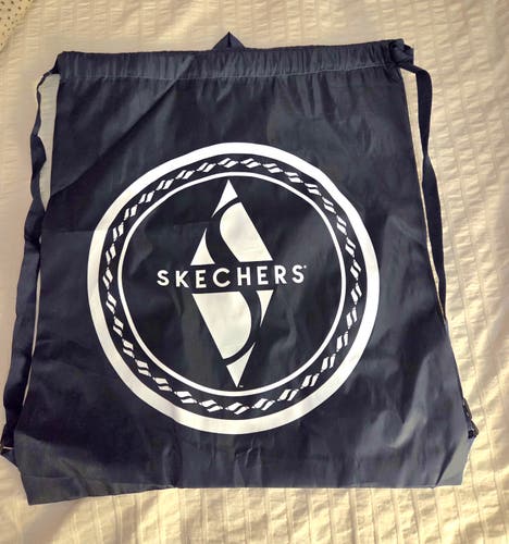 (New) Sketchers Cinch Bag - 17 x 20 inches