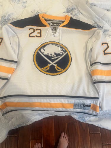 Sam Reinhart Autographed Buffalo Sabres White Large Men's Reebok Jersey (New)