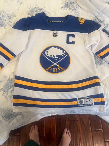 Boys Large/Extra Large Gil Perreault 2018 Winter Classic Jersey (Used)
