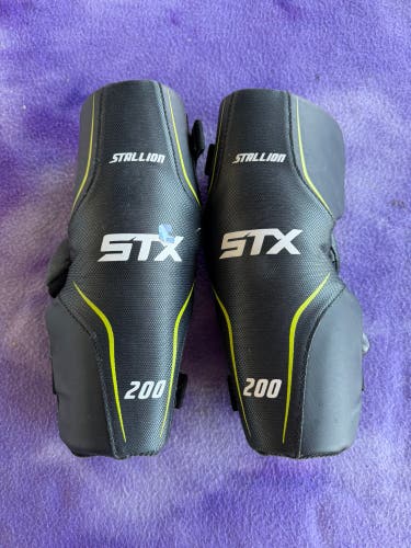 Medium Youth STX Stallion 200 Arm Pads (Used)