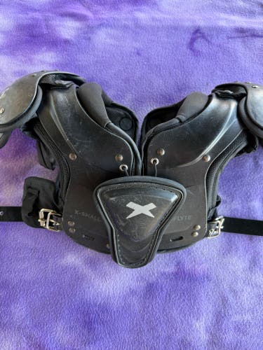 XS Youth Xenith Flyte Shoulder Pads (Used)
