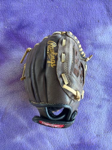 Black Rawlings Highlight Series RH Pitcher's Baseball Glove 10" (Used)