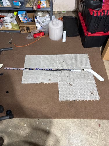 Broken Senior Bauer Nexus Tracer Right Handed Hockey Stick P28 70 Flex (Used)