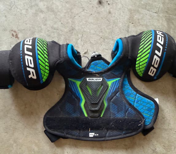 Medium Youth Bauer Shoulder Pads (Used)