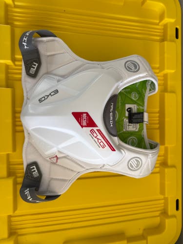 Large Adult Maverik M6 Shoulder Pads (Used)