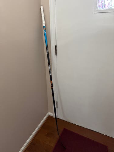 Bauer Nexus E4 Right Handed P28 65 Flex Like New