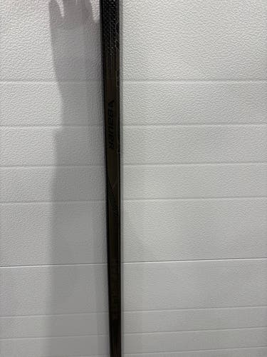 Senior Bauer Vapor Hyperlite 2 Left Hand Hockey Stick P28 77 Flex (Used)