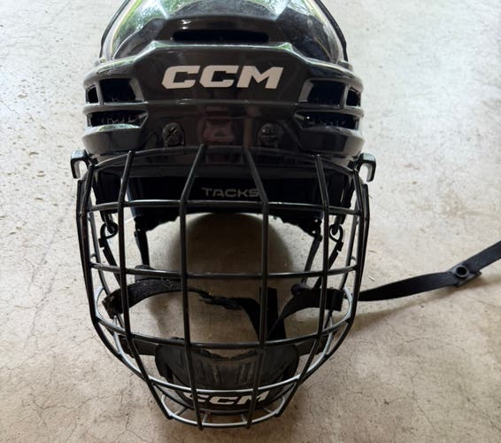 Medium CCM Tacks 720 Helmet (New)