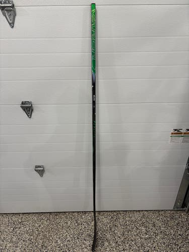 Senior Bauer Vapor Hyperlite 2 Left Hand Hockey Stick P28 87 Flex (Used)
