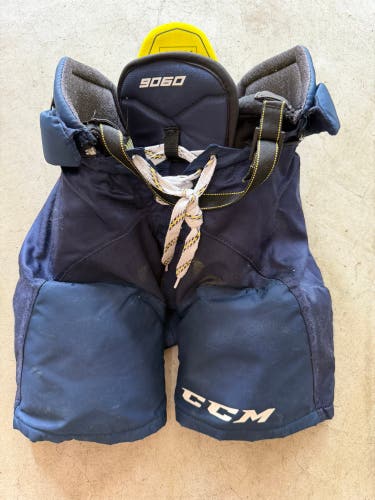 Junior Small CCM Tacks 9060 Hockey Pants (Used)