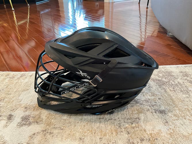 Matte black Cascade XRS Helmet (Used) SEND OFFERS PLZ. WILLING TO NEGOTIATE!