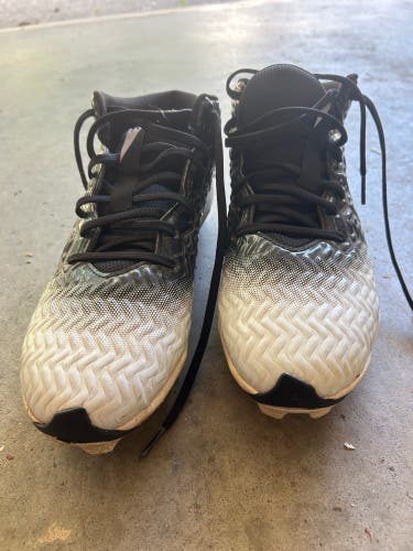 Black Men's Size M 9.5 (W 10.5) Adult Under Armour Molded Cleats Cleats (Used)