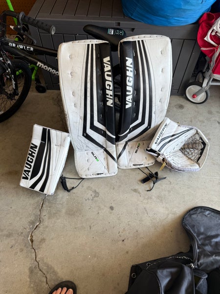 32" Vaughn Ventus SLR 2 Regular Goalie Full Set (Used)