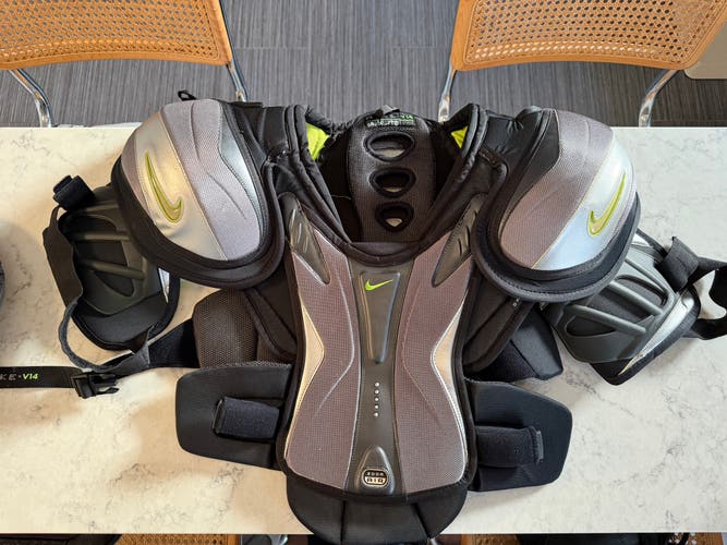 XL Senior Nike Air V14 Ice Hockey Shoulder Pads (Used)