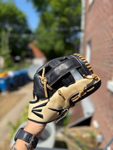 Easton Professional Collection C32 11.75” Baseball Glove (Used)