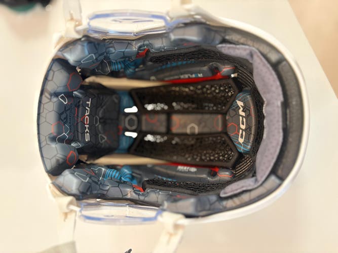 Youth CCM Tacks 920 Helmet (Used)