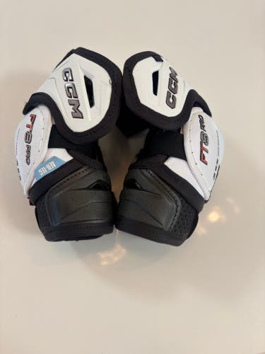 Junior Medium CCM JetSpeed FT8 Pro Elbow Pads (Used)
