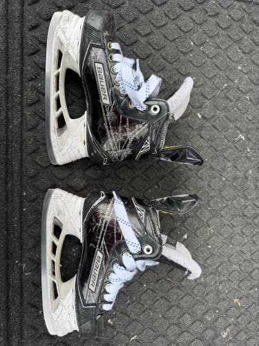 2016 Bauer Supreme S190 Hockey Skates Regular Width Size 1 (Used)