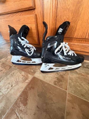 Black 2022 Bauer Supreme Mach Hockey Skates Regular Width 9 (Used)
