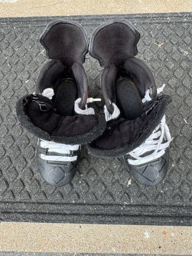 True HZRDUS 5x Hockey Skates Size 3 (Used)