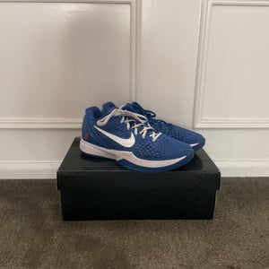 Men's Size M 8.5 (W 9.5) Nike Shoes (Used)