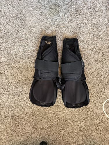 Senior Bauer Pro Series 15" Shin Pads Pro Stock (Used)
