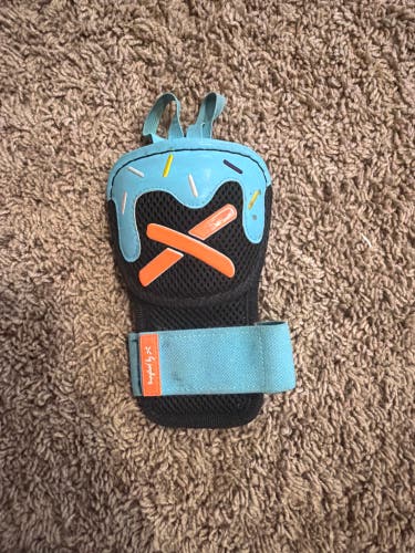 Black Senior Wrist Guards (Used)