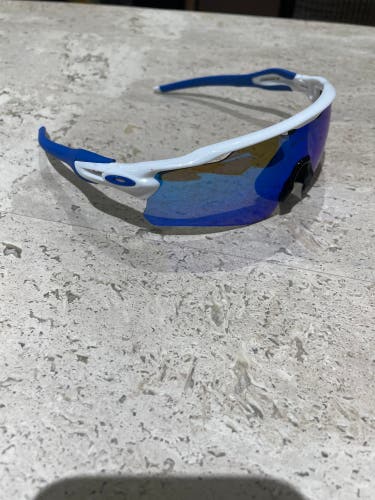 Unisex One Size Fits All Oakley Radar EV Sunglasses (New)