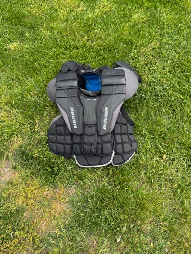 Medium 2022 Bauer Elite Goalie Chest Protector (Used)