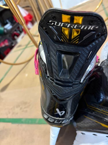 Black/Yellow 2022 Bauer Supreme M5 Pro Hockey Skates Regular Width 7 (Used)