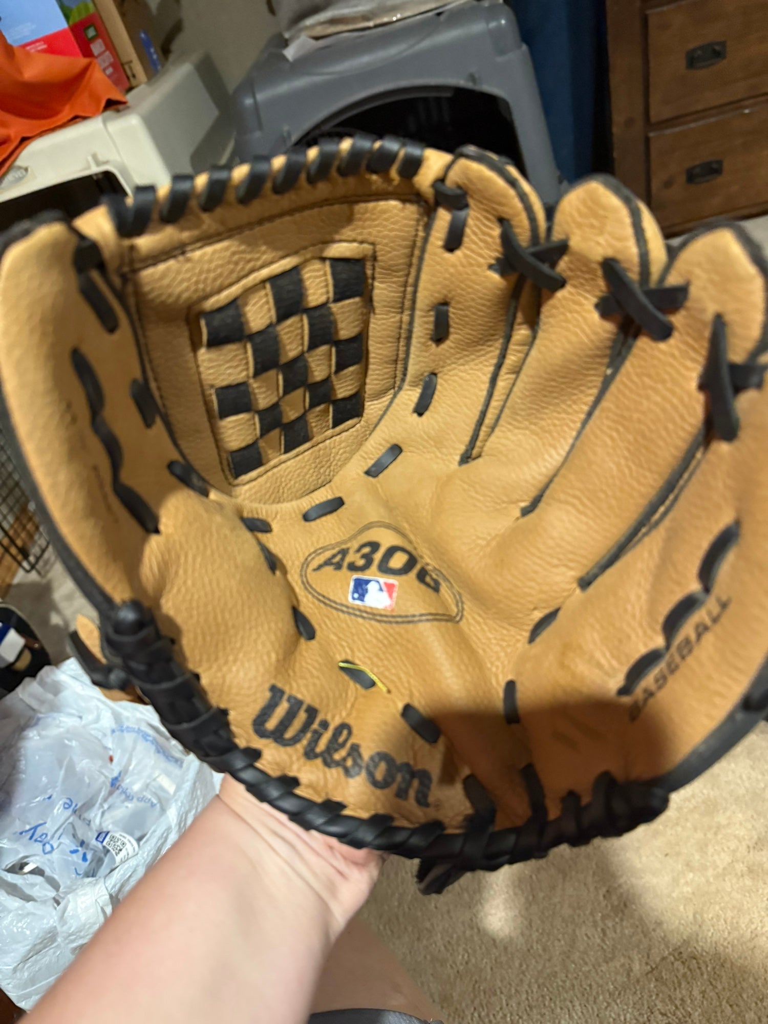 Wilson A300 RH Baseball Glove 11.25