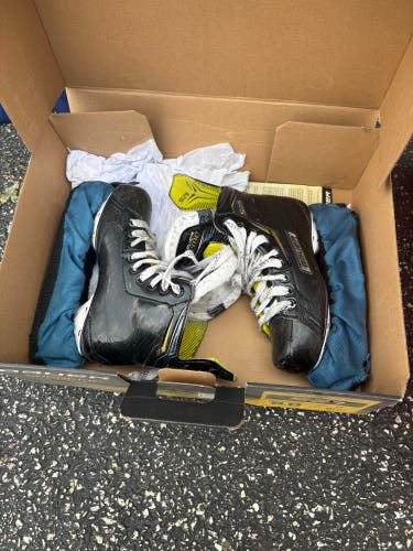 2018 Bauer Supreme S29 Hockey Skates Size 2 (Used)