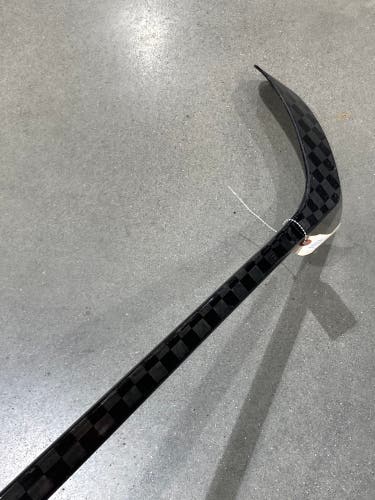 Junior Pro Blackout Hockey Stick Right Handed 40 Flex Pro Stock (Used)