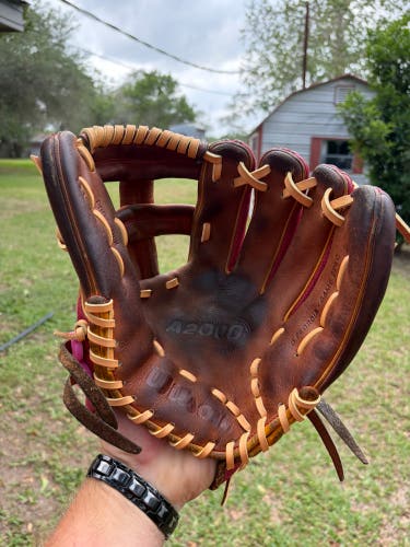 Wilson A2000 RH Infield Baseball Glove 11.75" (Used)