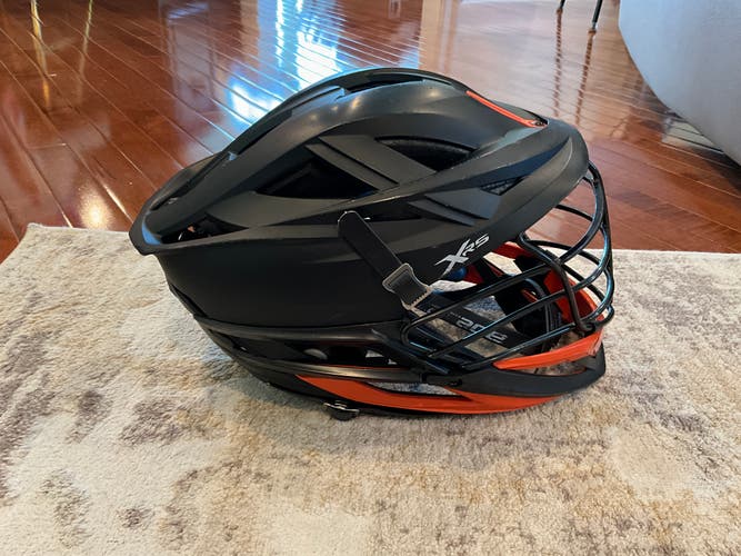 Matte black Cascade XRS Helmet (Used) SEND OFFERS PLZ. WILLING TO NEGOTIATE!